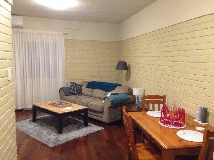 Affordable & Comfortable Apartment On Langley Park Perth Exterior foto